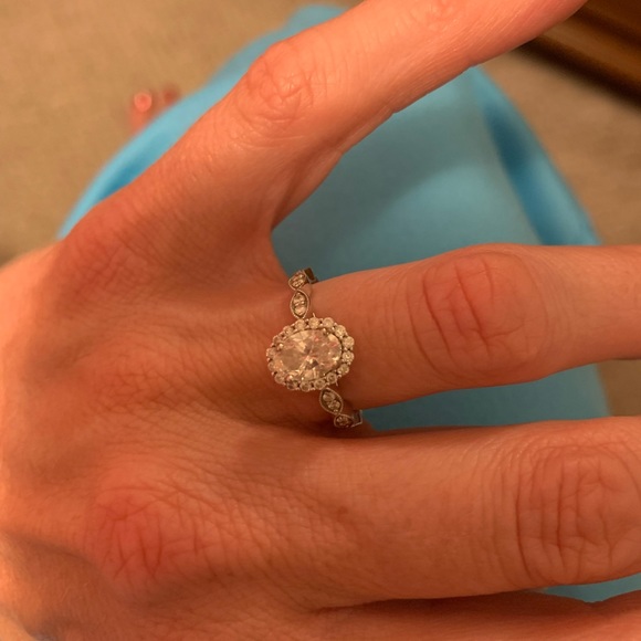 Engagement ring - Picture 7 of 7